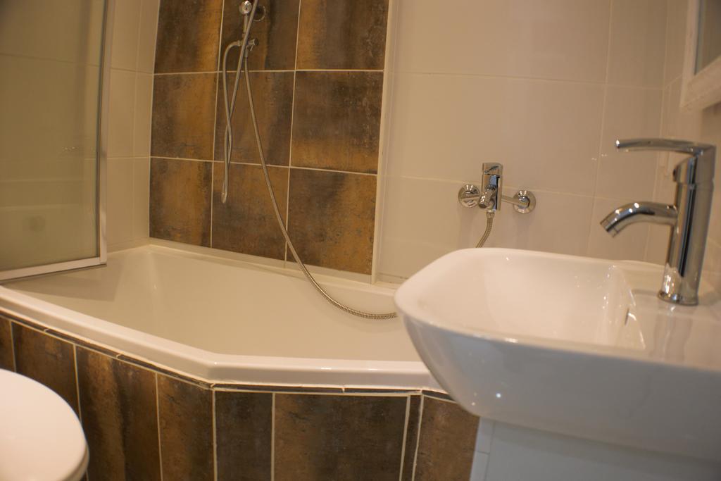 Siauliai Apartments - Ezero Luaran gambar