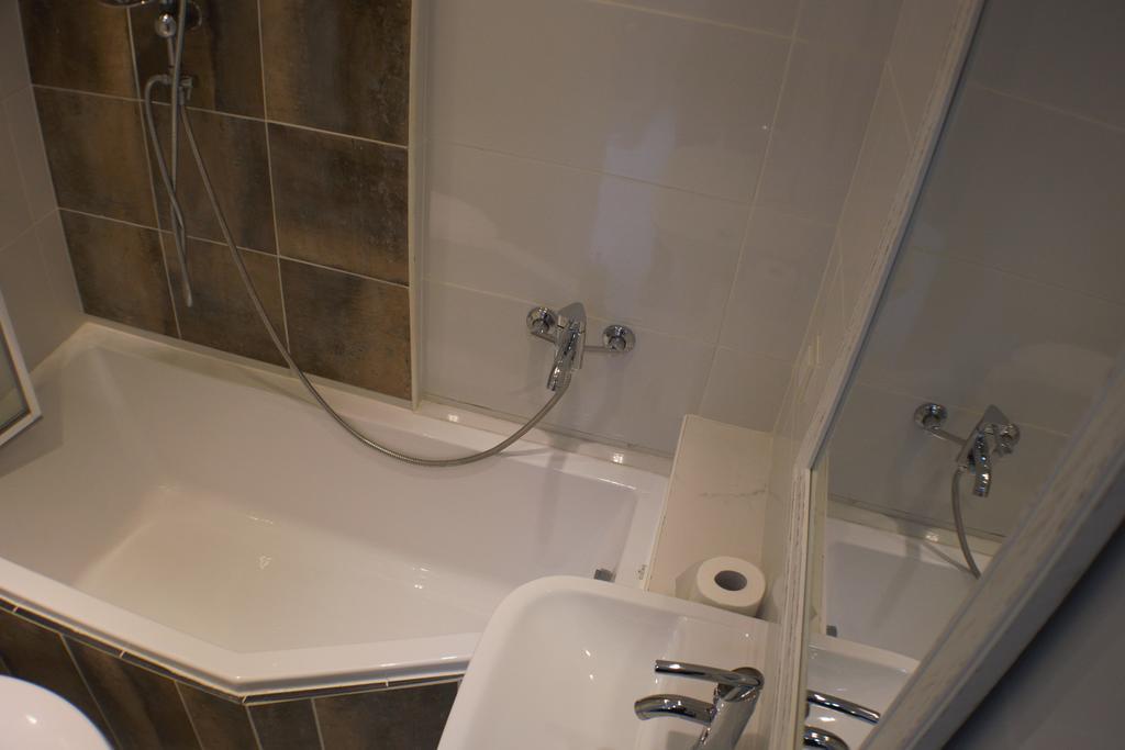 Siauliai Apartments - Ezero Luaran gambar